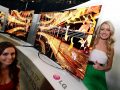Az LG bemutatta a világ első hajlítható OLED TV-jét