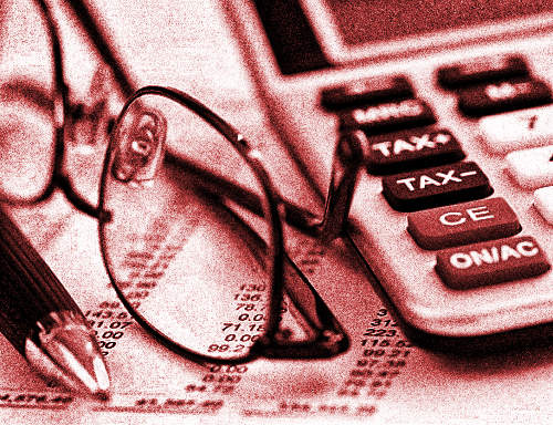 Az adózás már digitális, a papírokat mégis gyűjteni kell