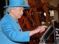 II. Erzsébet elküldte első Twitter-üzenetét