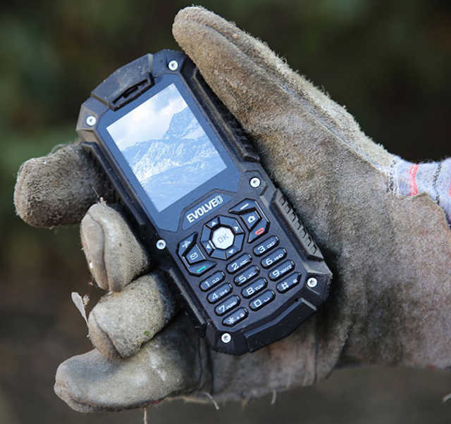 Két új elnyűhetetlen telefont dobott piacra az EVOLVEO