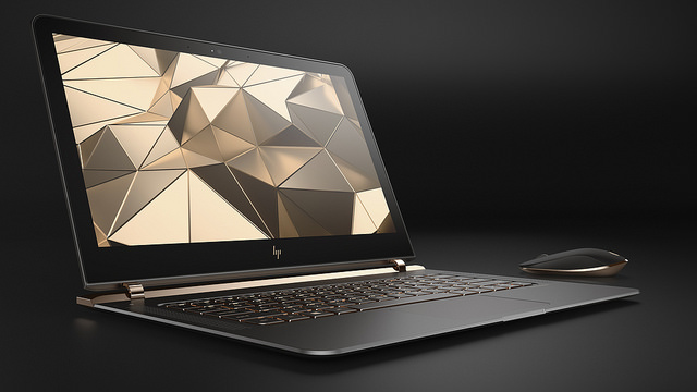 Nagyon soványka laptopot mutatott be a HP