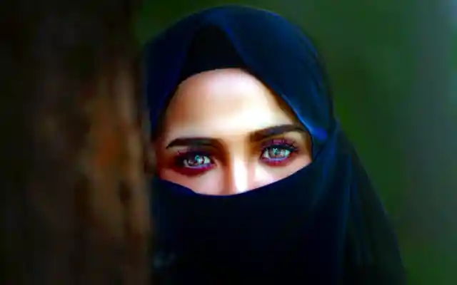 Arcfelismerő technológiával azonosítaná az iráni kormány a hidzsábot nem viselő nőket
