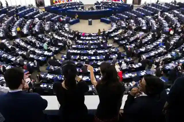 Az Európai Parlament is megtiltotta a TikTok használatát munkatársai számára