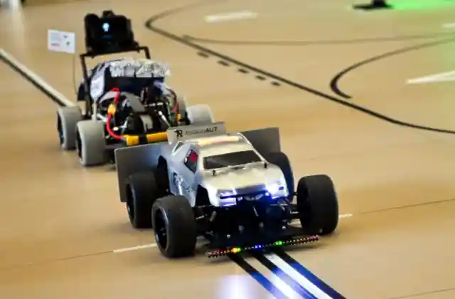 Robotautóversenyt rendeztek a Műegyetemen