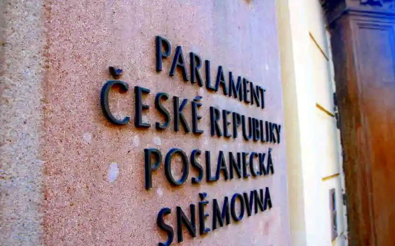 Kitiltották a TikTokot a cseh képviselőházból és a szenátusból