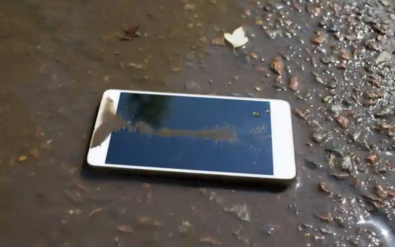 Lecsapoltatott egy víztározót, hogy megtalálja a mobiltelefonját