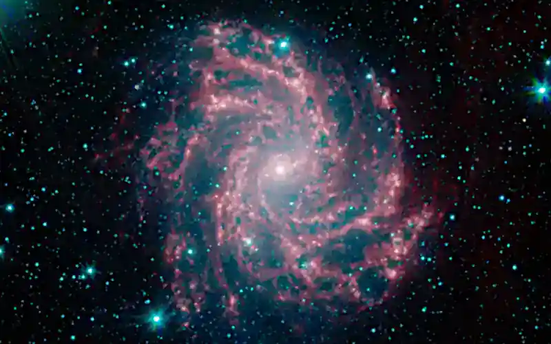 NGC 6946 galaxis