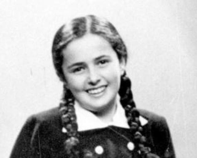 Instagramon mutatják be a tizenhárom éves korában Auschwitzban megölt magyar zsidó kislány naplóját
