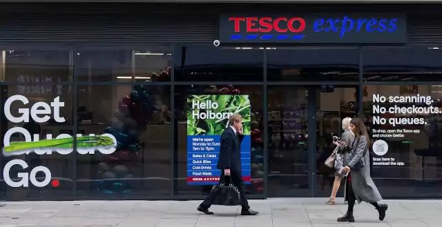 Magyar segítséggel nyitott kasszamentes üzletet Londonban a Tesco